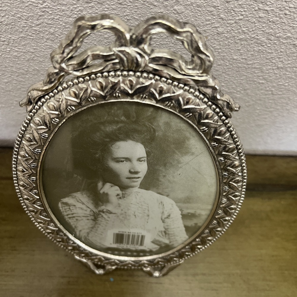 Vintage Bueatiful Oval Vicorian Picture Frame 6x4.5 Made‎ In KOREA - Picture 2 of 10